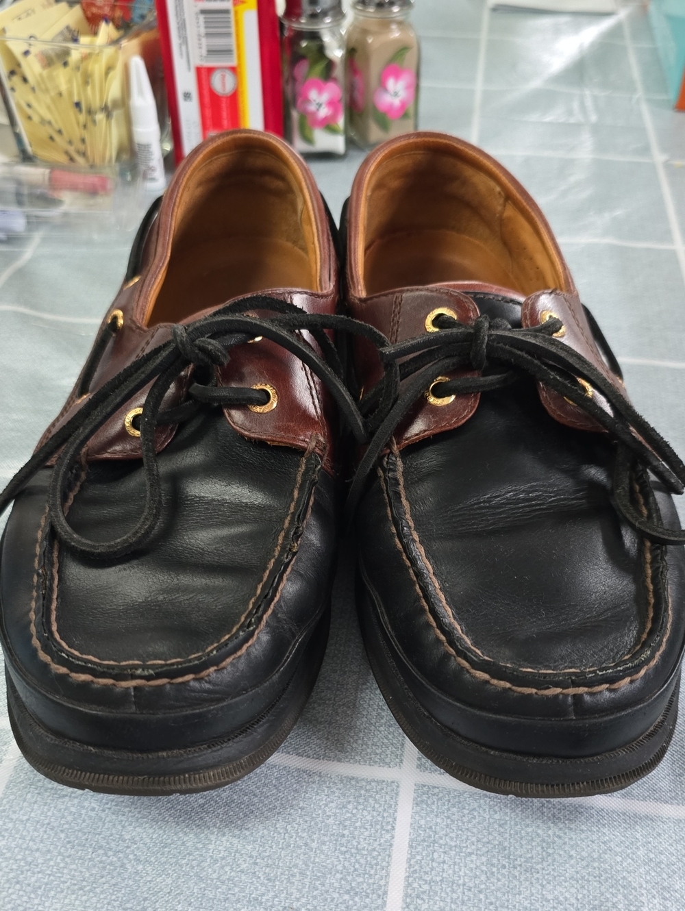 Sperry Men's Two-Tone Black and Brown Leather Boat Shoes. 8.5W